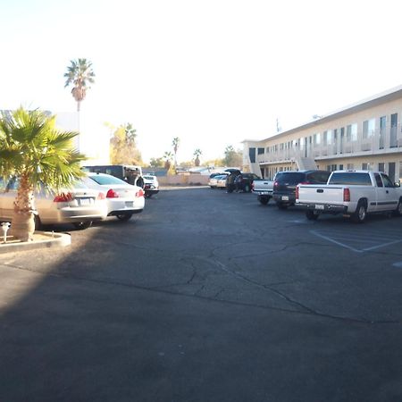 Super 8 By Wyndham Ridgecrest Motel Exterior photo